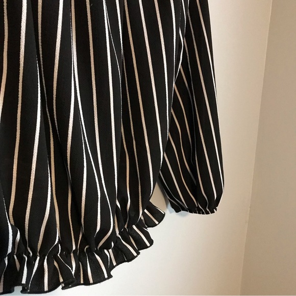 2 for $20 Frankie & Missy Black & White Flowy Blouse Medium - Picture 2 of 6